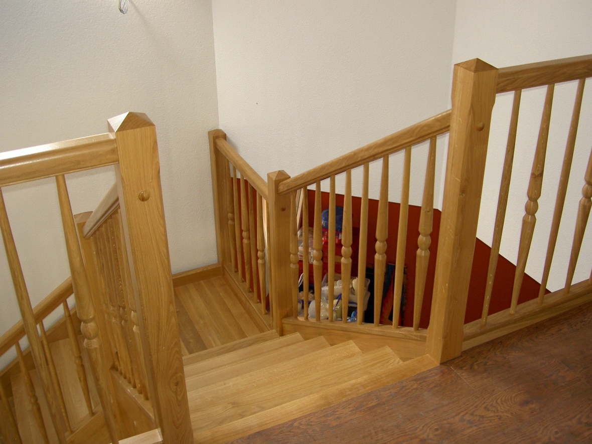 Décaper un escalier lasuré